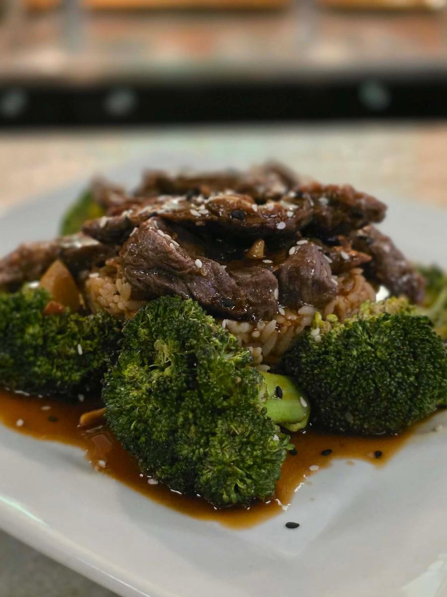 Beef and broccoli over rice at Twysted Vyne, Inverness FL